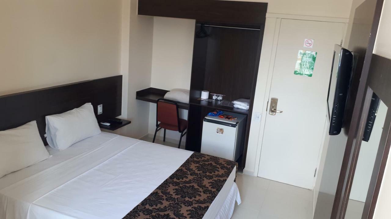Center Patos Hotel 帕图斯迪米纳斯 外观 照片